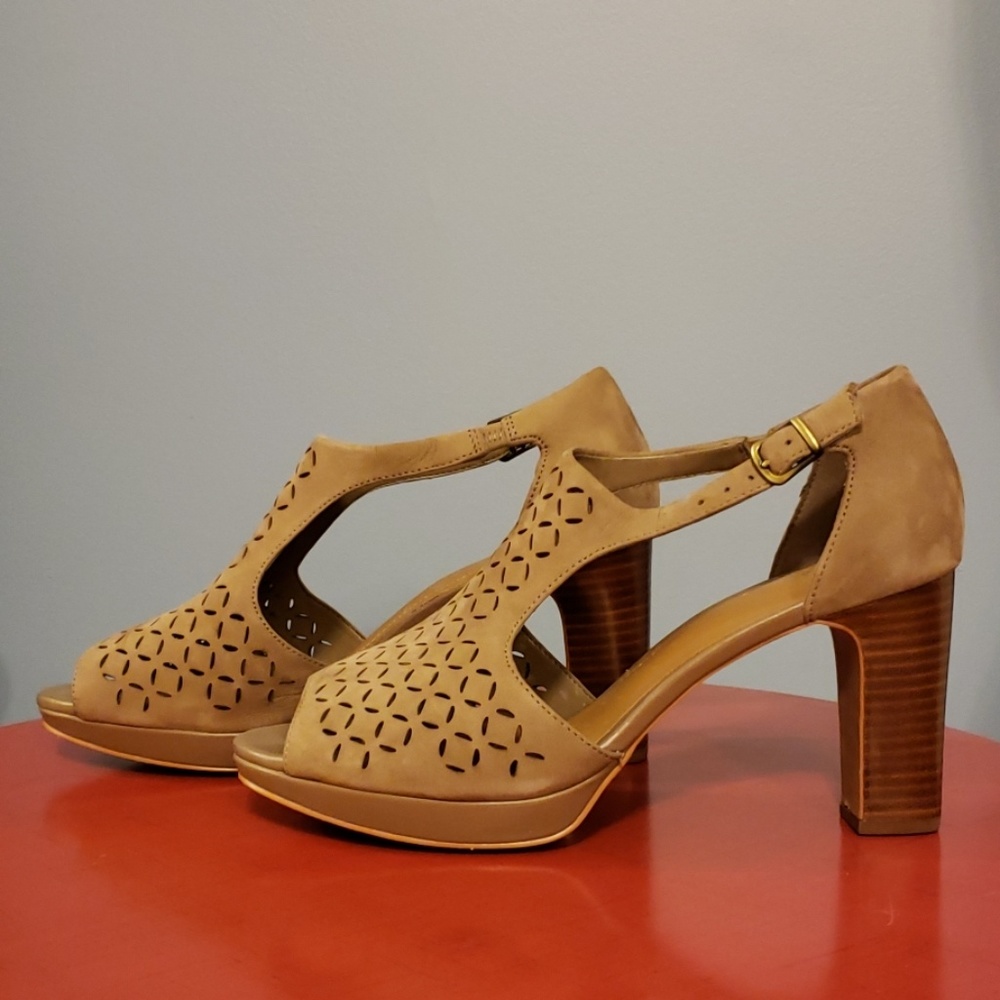 Clark's  Heels shoes tan
